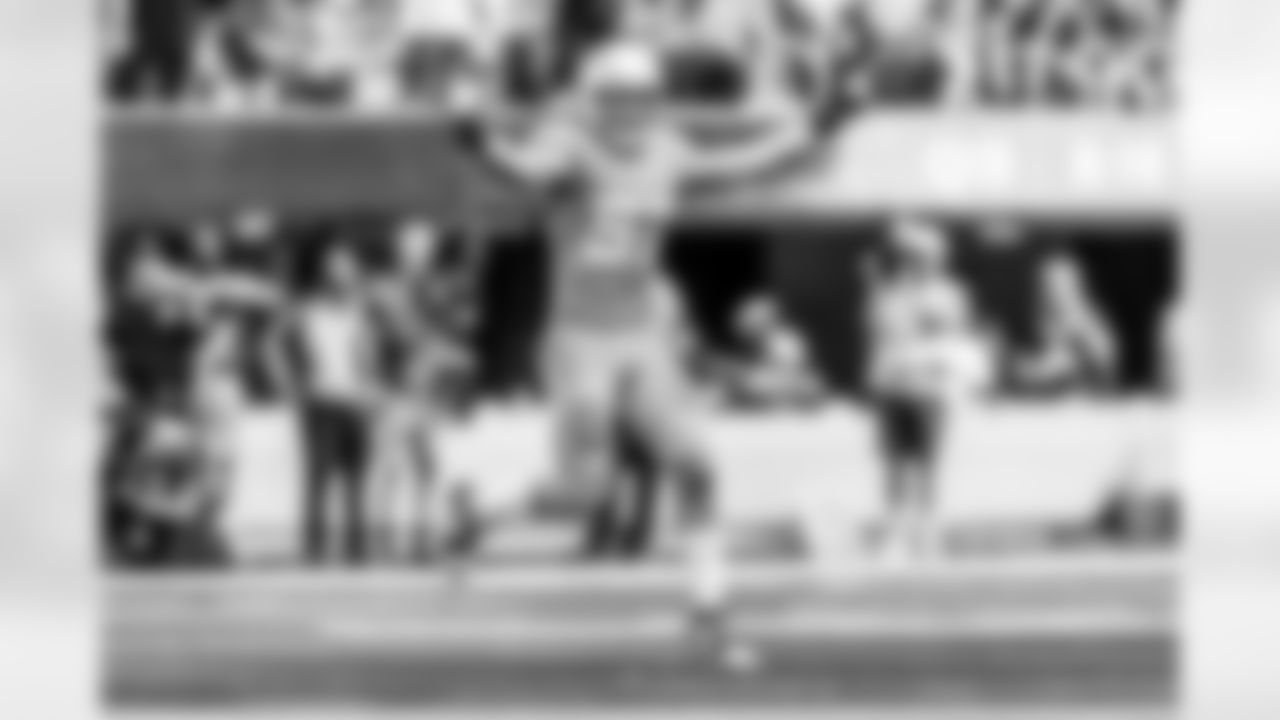 The Los Angeles Chargers play the Las Vegas Raiders on Sunday, September 8, 2024 at SoFi Stadium in Inglewood, CA.
[FINAL SCORE: LAC 22 - LV 10]