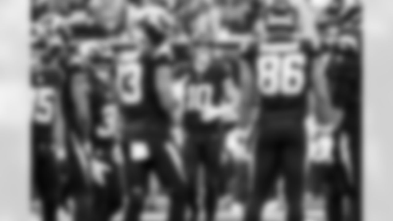 QB Justin Herbert (10)