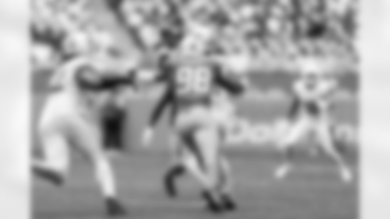 OLB Odafe Oweh (98)