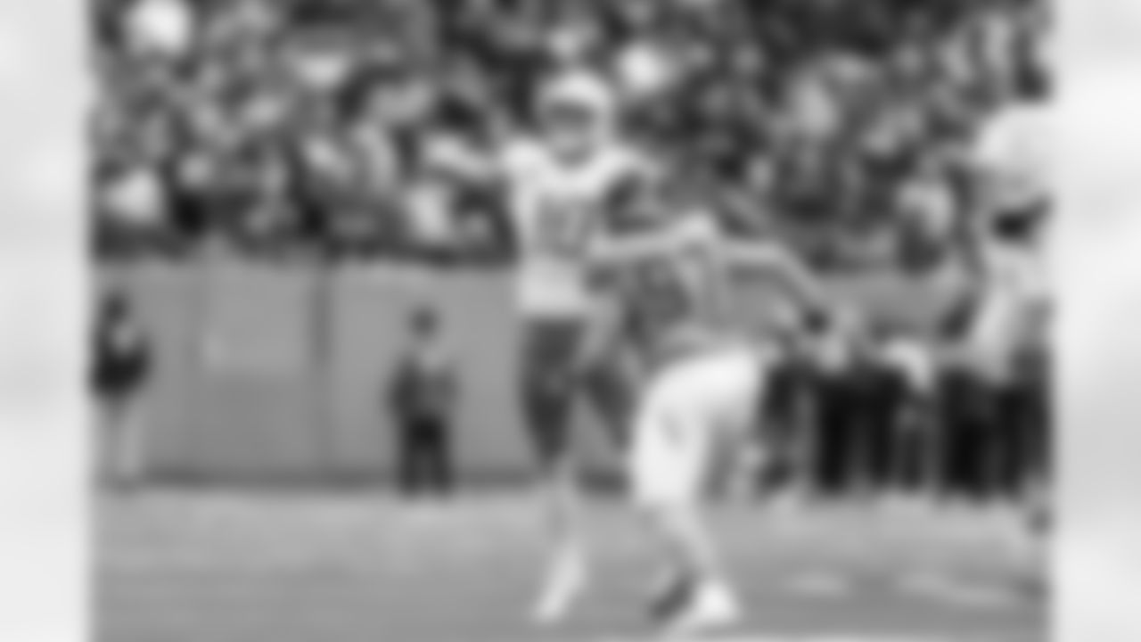 QB Justin Herbert (10)