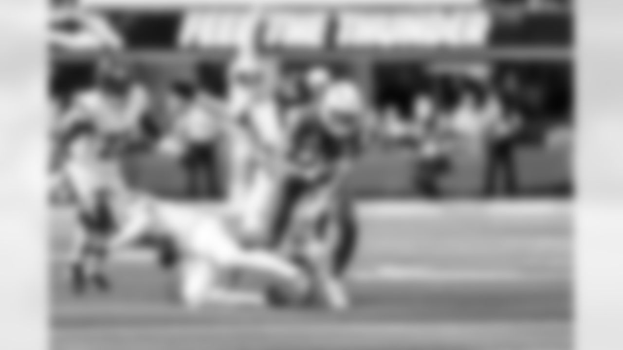 QB Justin Herbert (10)