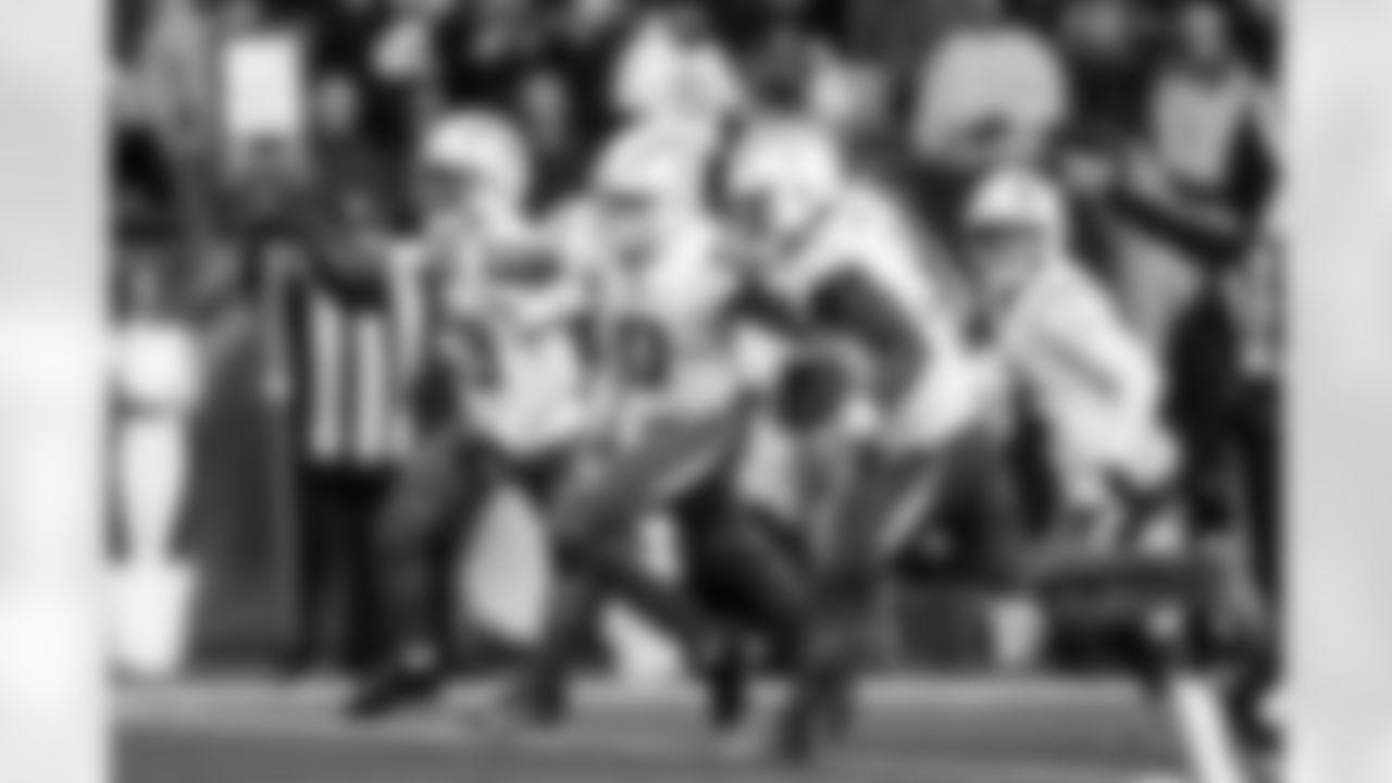 CB Tarheeb Still (29), LB Daiyan Henley (0) and S Derwin James Jr. (3)