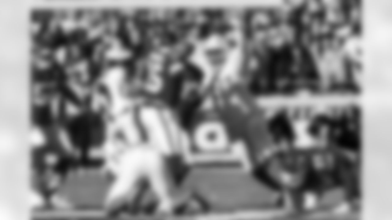 DL Da'Shawn Hand (91)