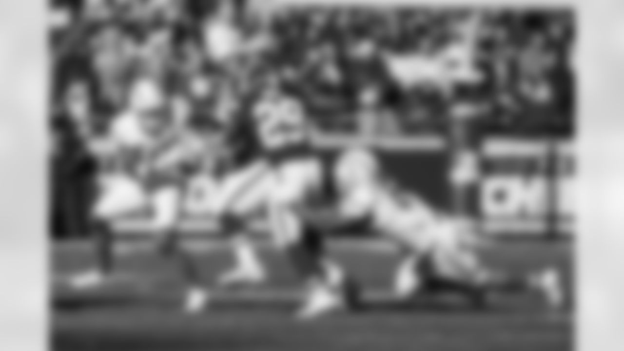 Check out the best shots from the Chargers Week 15 matchup against the Chiefs!