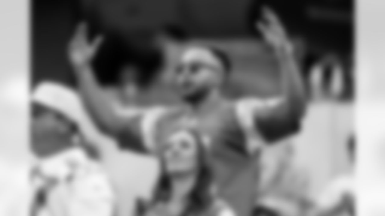 The Los Angeles Chargers play the Washington Commanders on Sunday, October 5, 2025 at SoFi Stadium in Inglewood, CA.
[FINAL SCORE: WAS 27 - LAC 10]