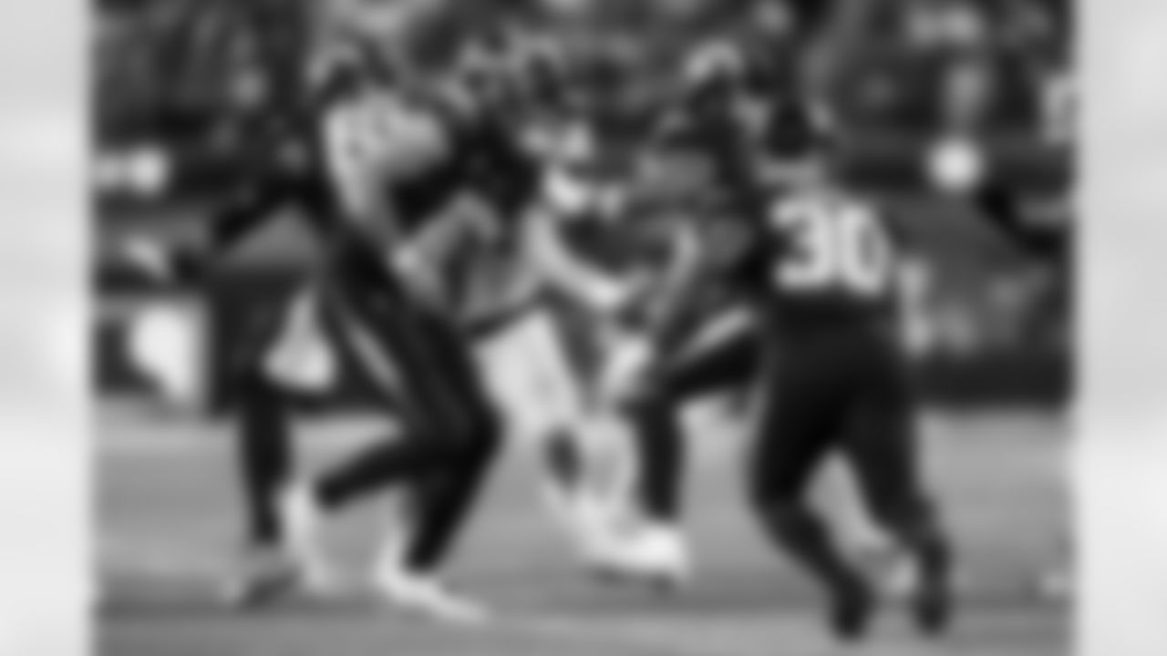 QB Justin Herbert (10)
