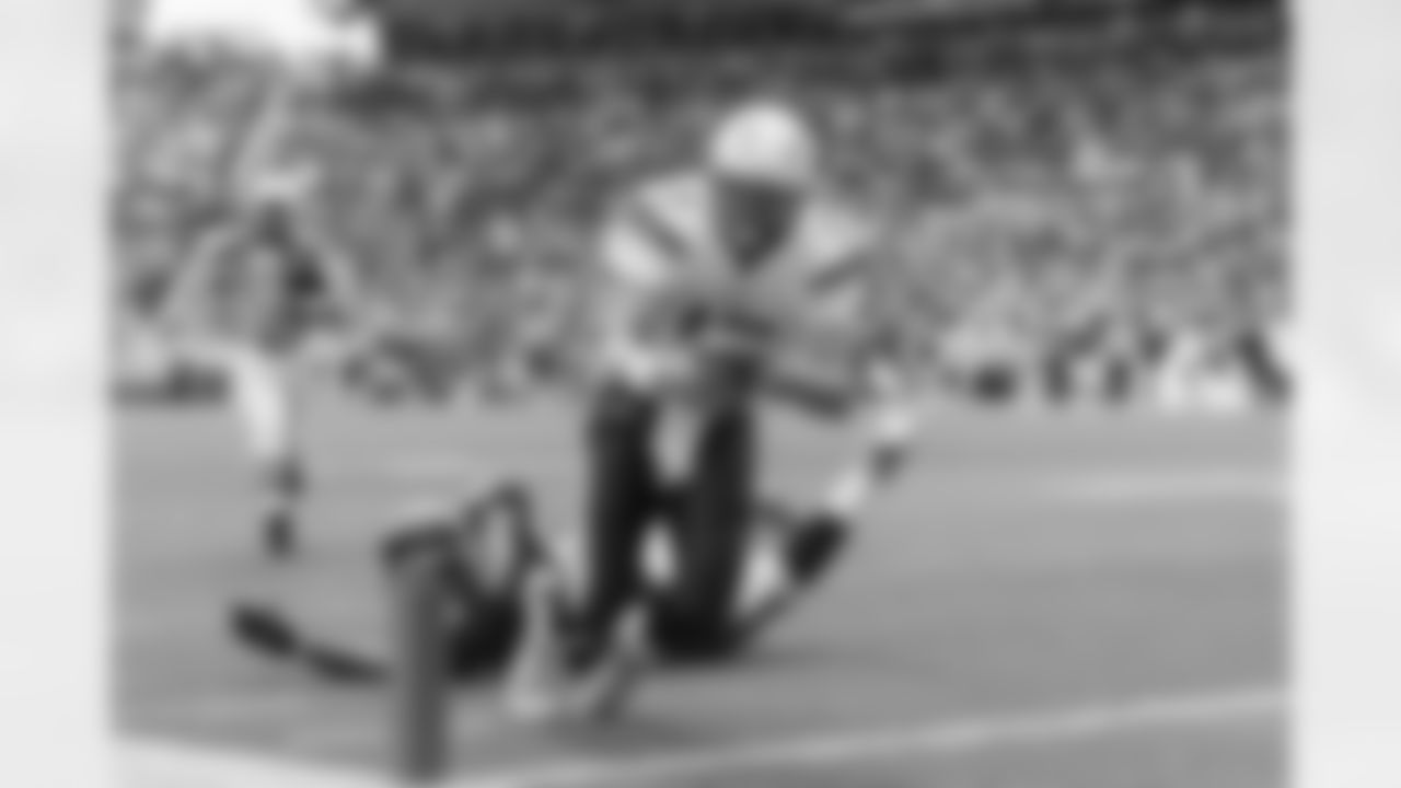 The San Diego Chargers play the Denver Broncos on Sunday, October 7, 2007 at Invesco Field at Mile High in Denver, Colorado. 
[FINAL SCORE: SD 41 - DEN 3]