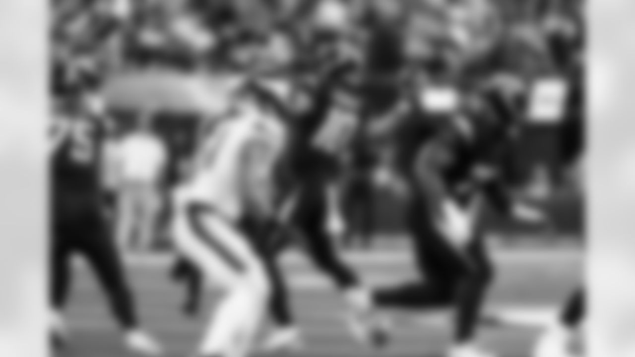QB Justin Herbert (10)