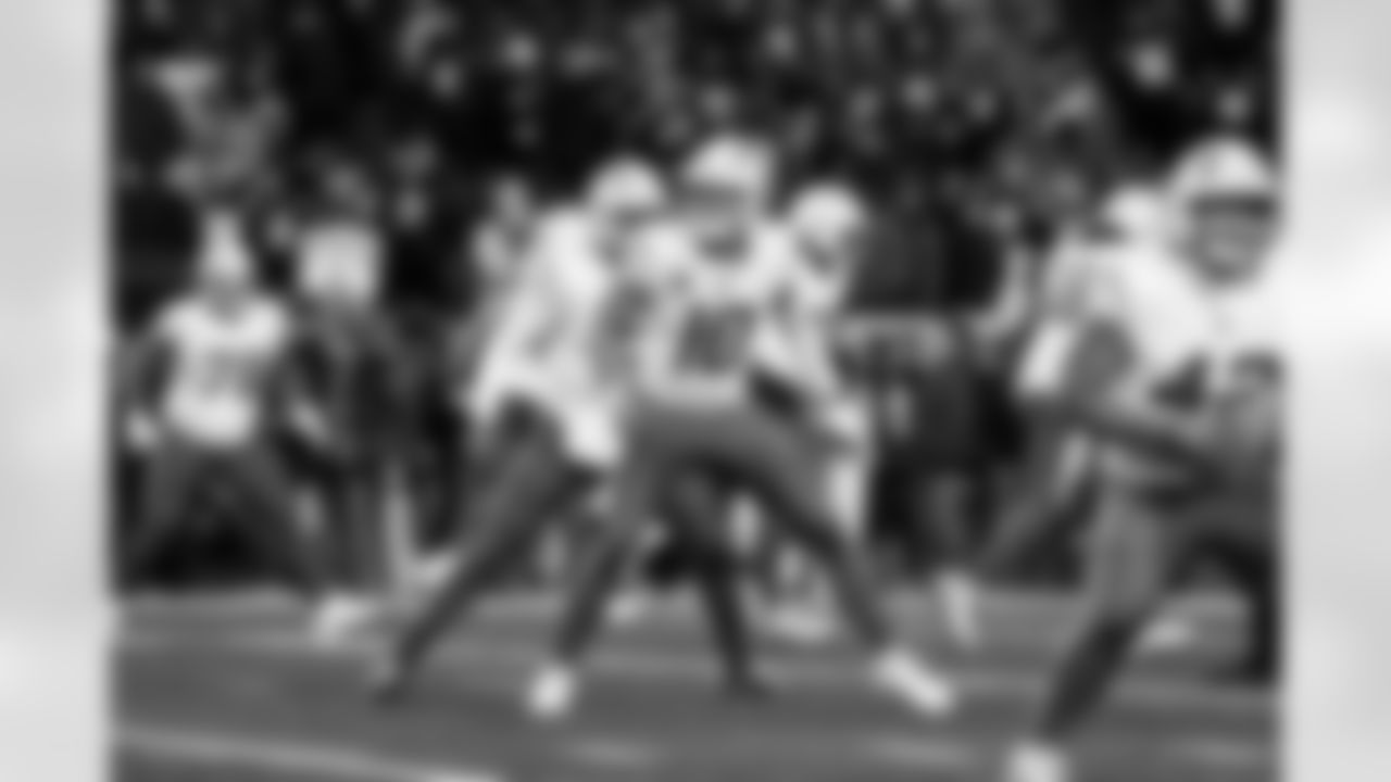 QB Justin Herbert (10)