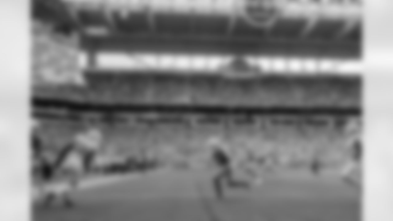 Check out the best shots from the Chargers Week 6 matchup against the Dolphins!