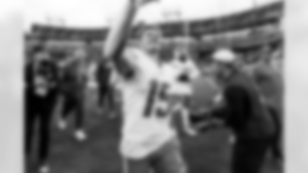 Check out the best shots from the Chargers Week 9 matchup against the Titans!