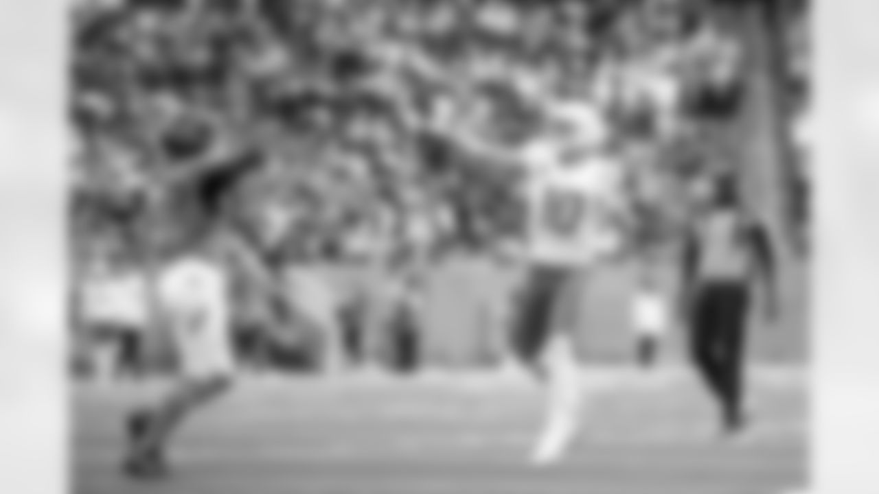 QB Justin Herbert (10)