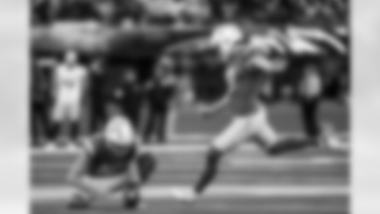 Check out the best shots from the Chargers Week 10 matchup against the Steelers!