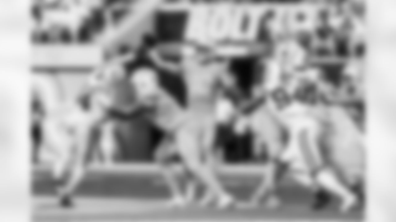 QB Justin Herbert (10)