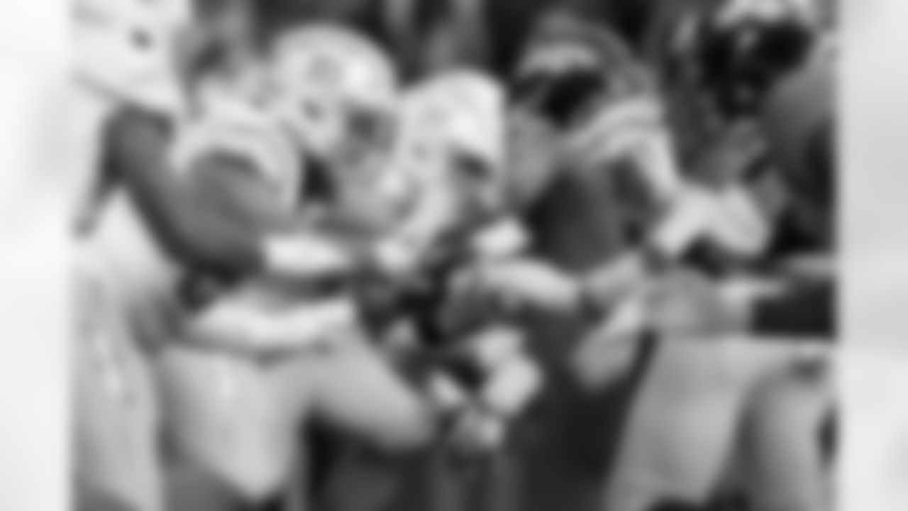 The Los Angeles Chargers play the Denver Broncos on Sunday, December 31, 2023 at Empower Field at Mile High in Denver, CO.
[FINAL SCORE: DEN 16 - LAC 9]