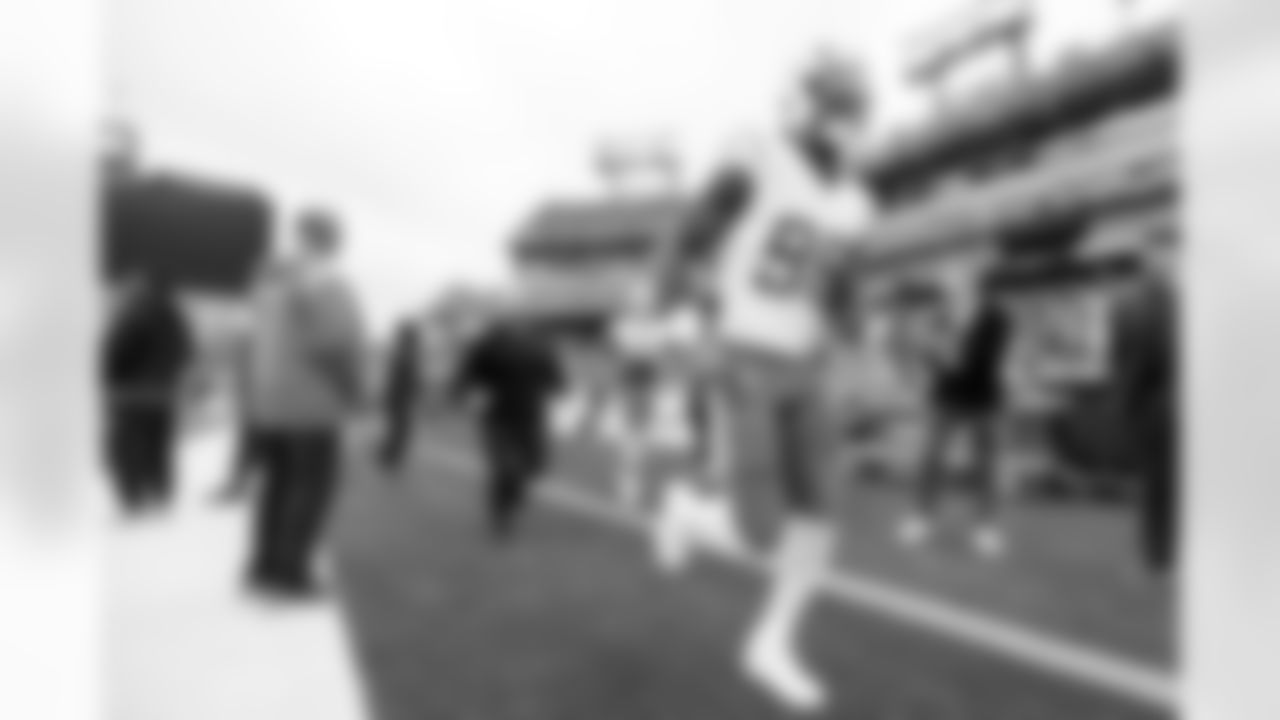 Check out the best shots from the Chargers Week 9 matchup against the Titans!