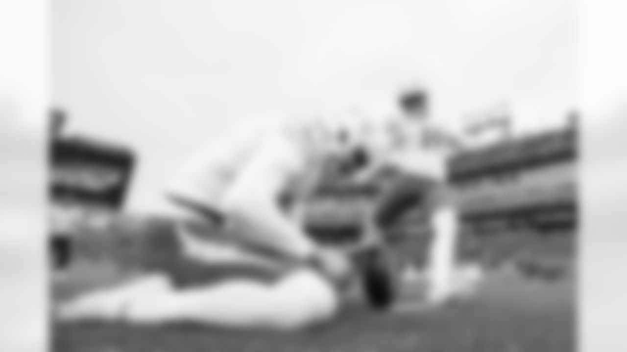 Check out the best shots from the Chargers Week 9 matchup against the Titans!