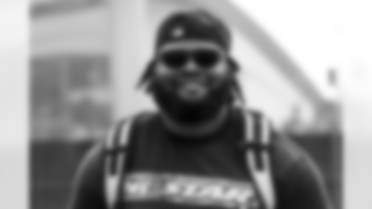 OL Jamaree Salyer (68)