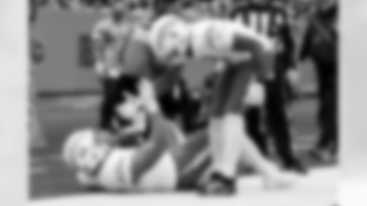 Check out the best shots from the Chargers Week 9 matchup against the Titans!