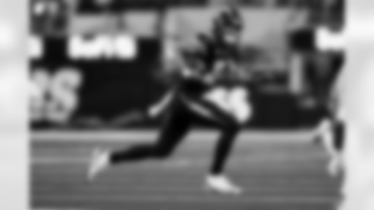 Take a look back at the best photos of Justin Herbert's 2025 campaign.