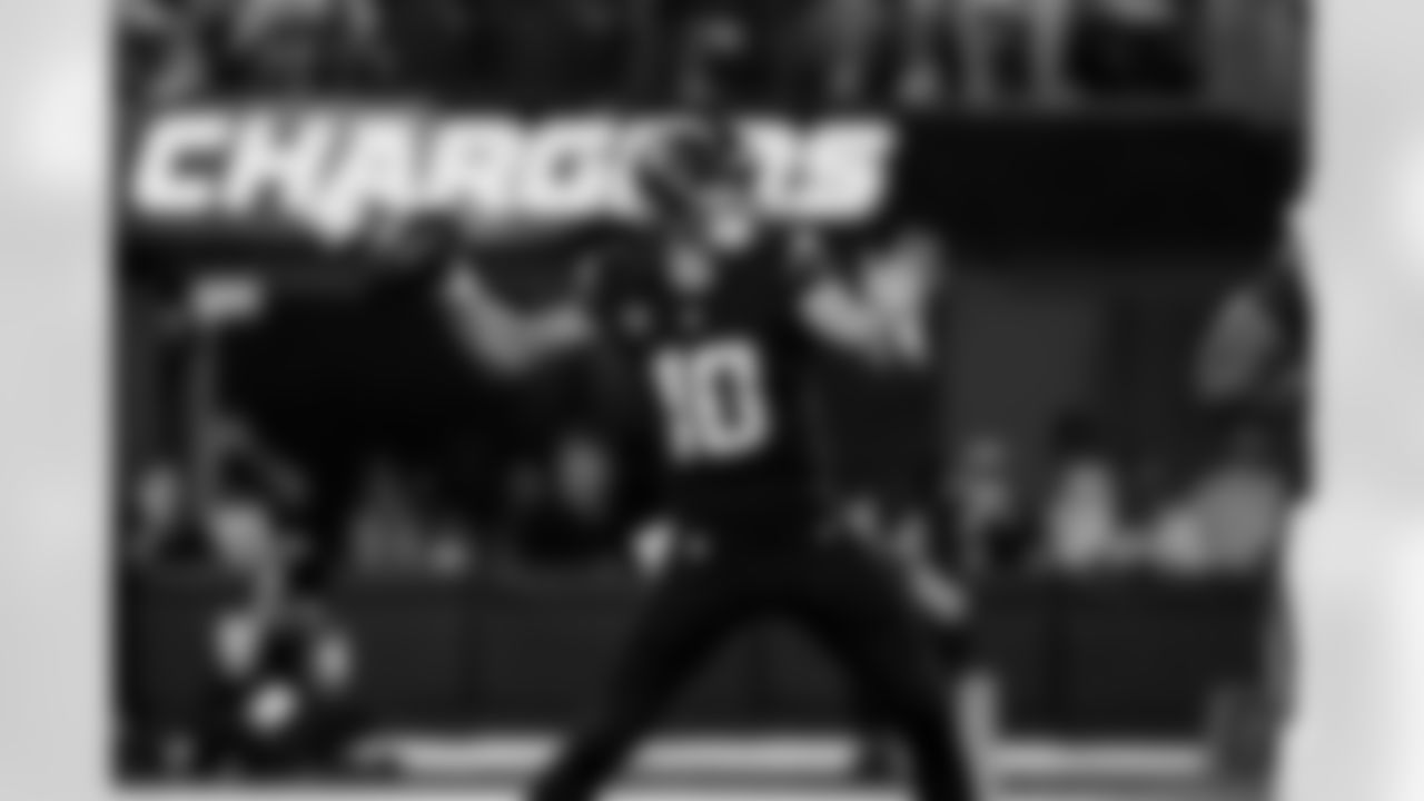 QB Justin Herbert (10)