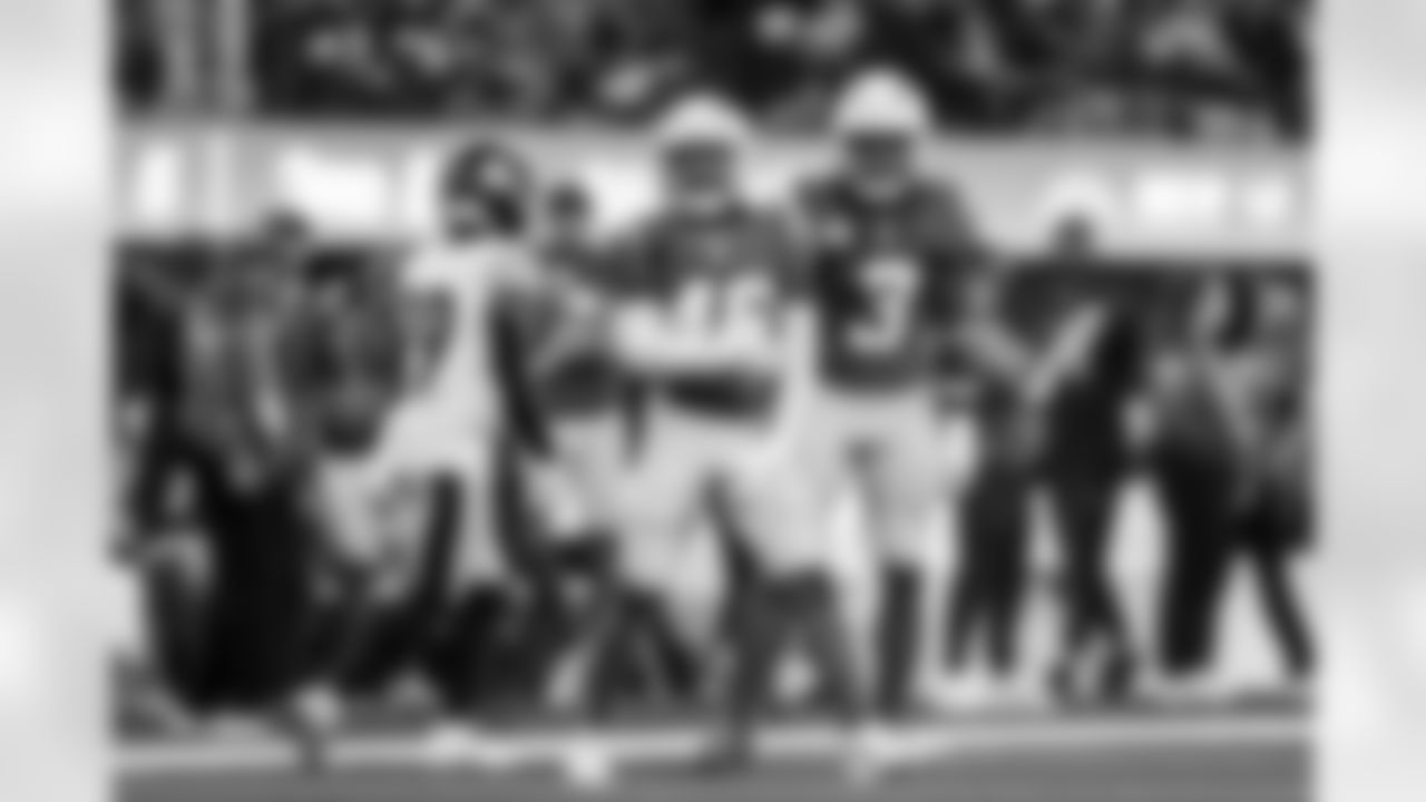 CB Nikko Reed (46) and S Derwin James Jr. (3)