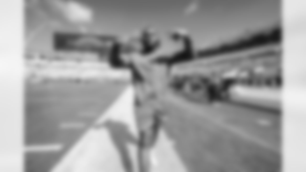 DL Da'Shawn Hand (91)