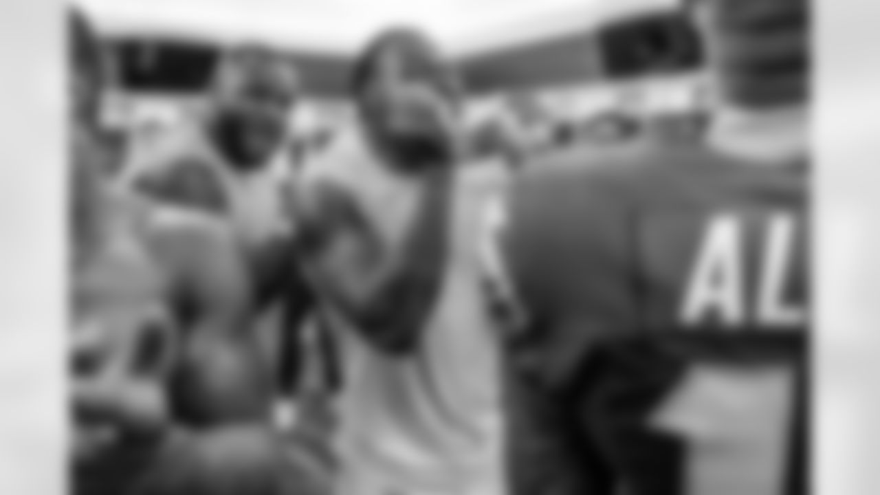 Check out the best shots from the Chargers Week 10 matchup against the Steelers!