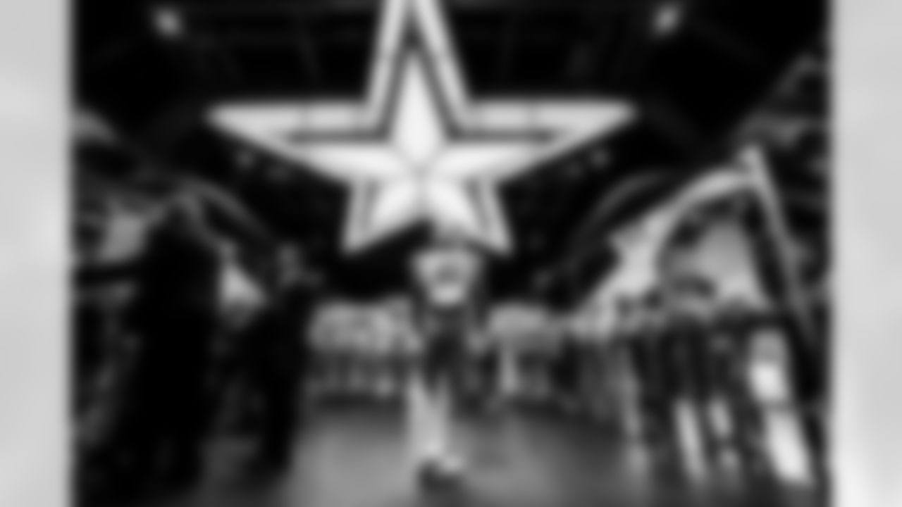 LB Denzel Perryman (6)