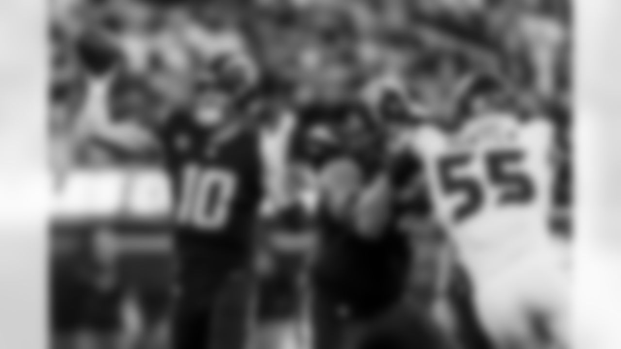 Take a look back at the best photos of Justin Herbert's 2025 campaign.