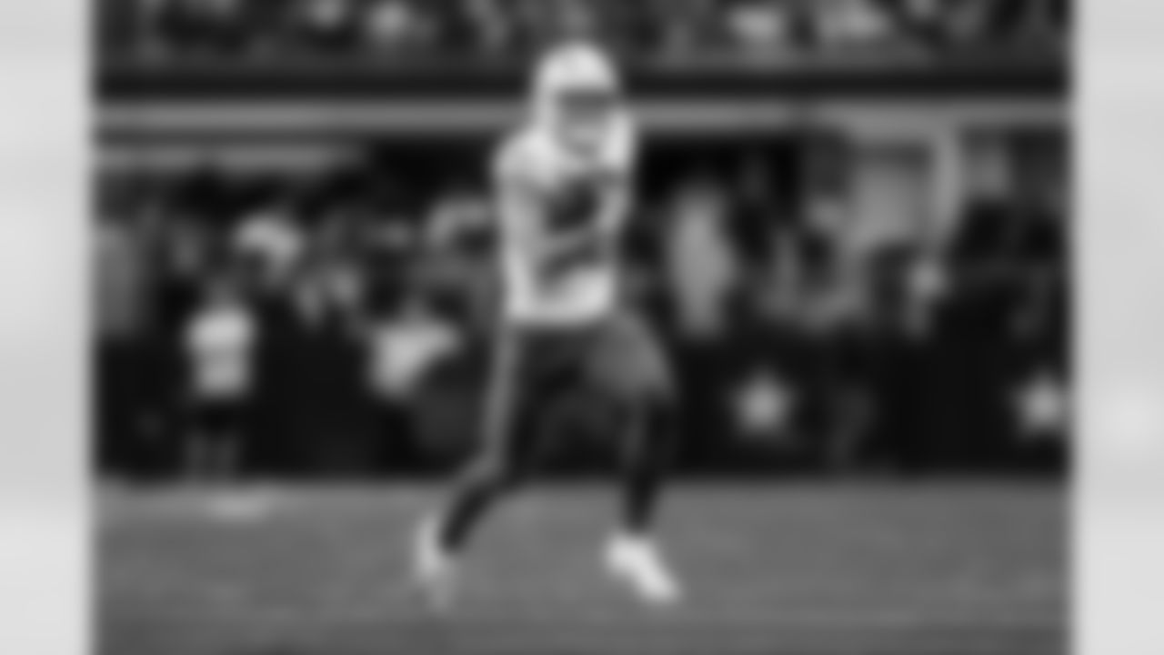 QB Justin Herbert (10)