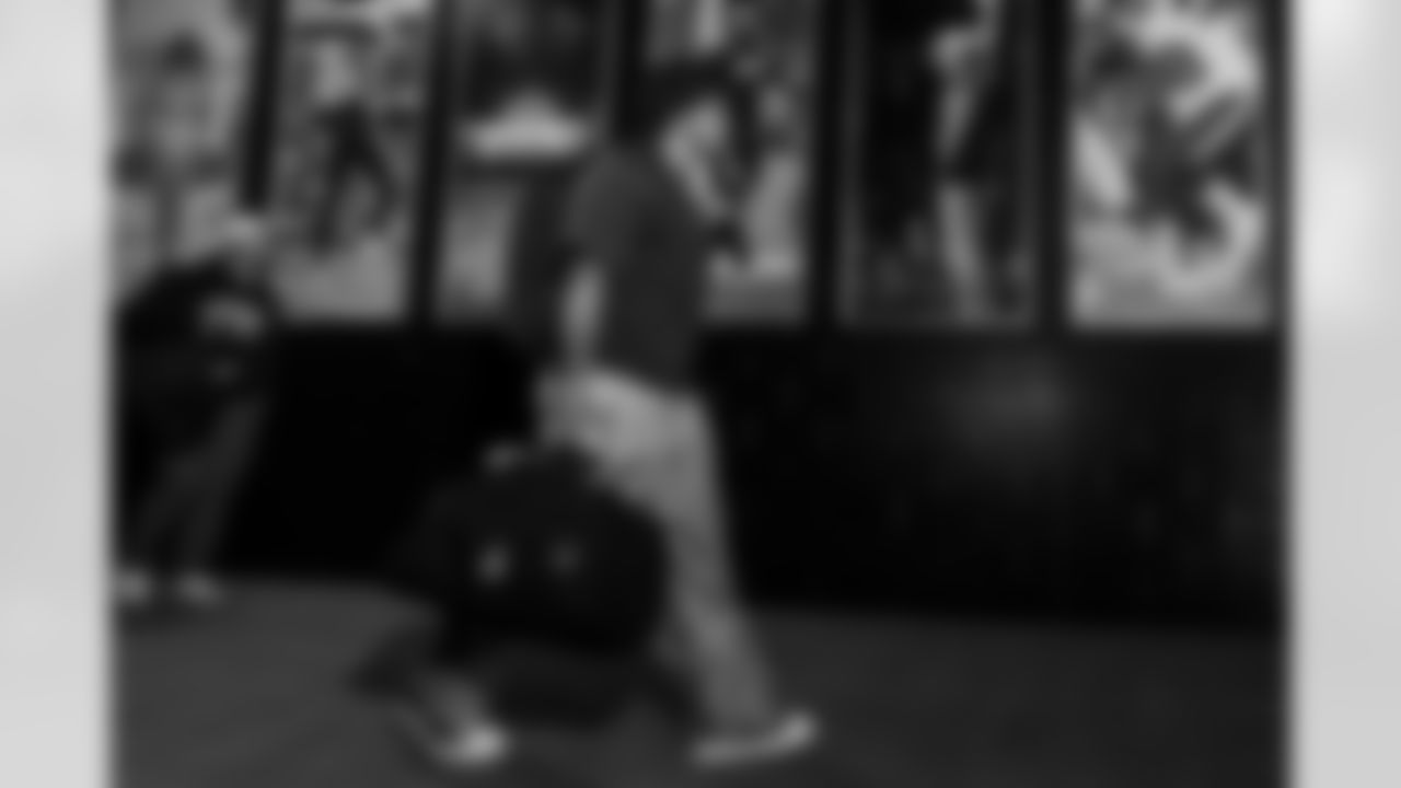 RB Omarion Hampton (8)