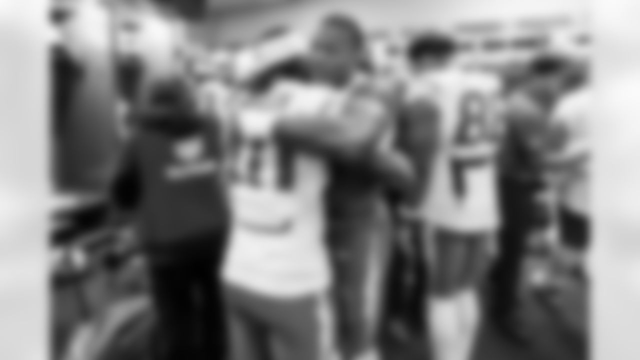 Check out the best shots from the Chargers Week 9 matchup against the Titans!