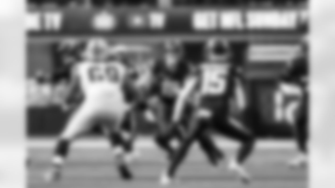 QB Justin Herbert (10)