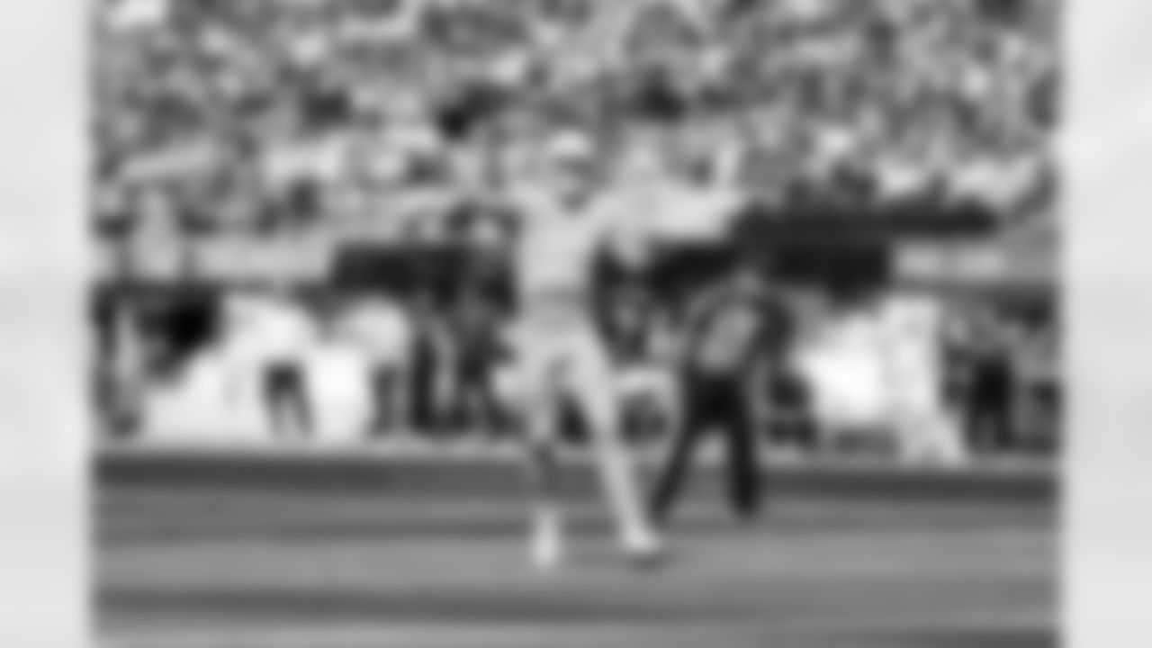 QB Justin Herbert (10)