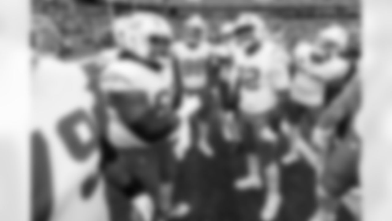 Check out the best shots from the Chargers Week 9 matchup against the Titans!