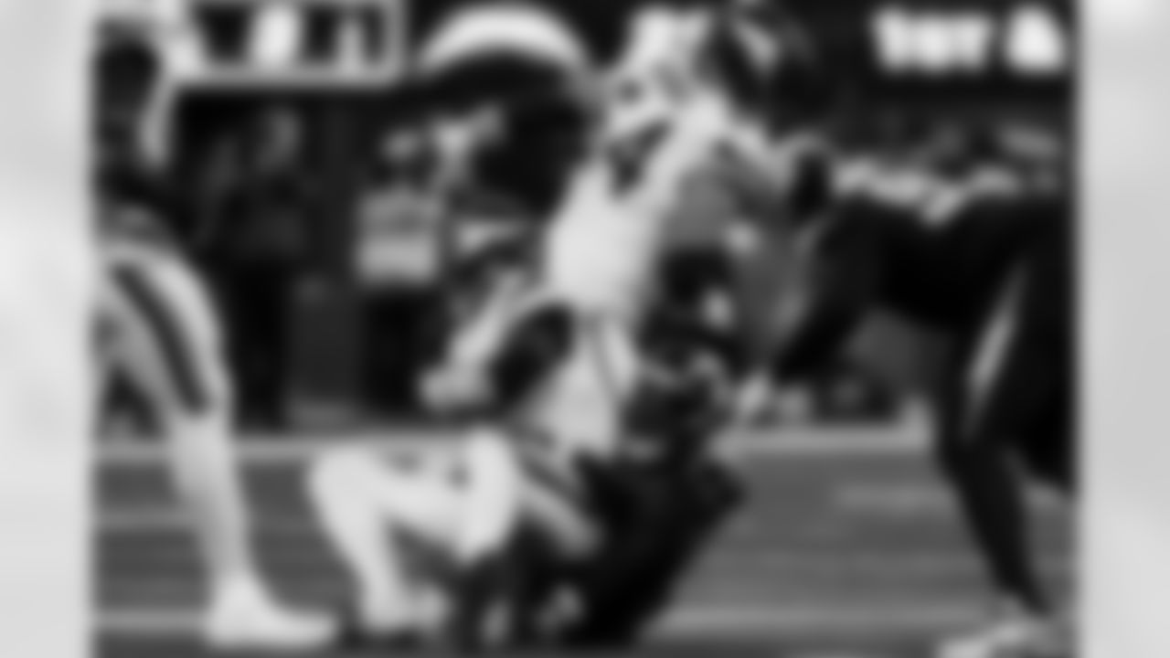 Take a look at the best photos of Chargers 2026 free agent Odafe Oweh