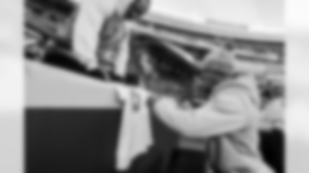 WR Ladd McConkey (15)