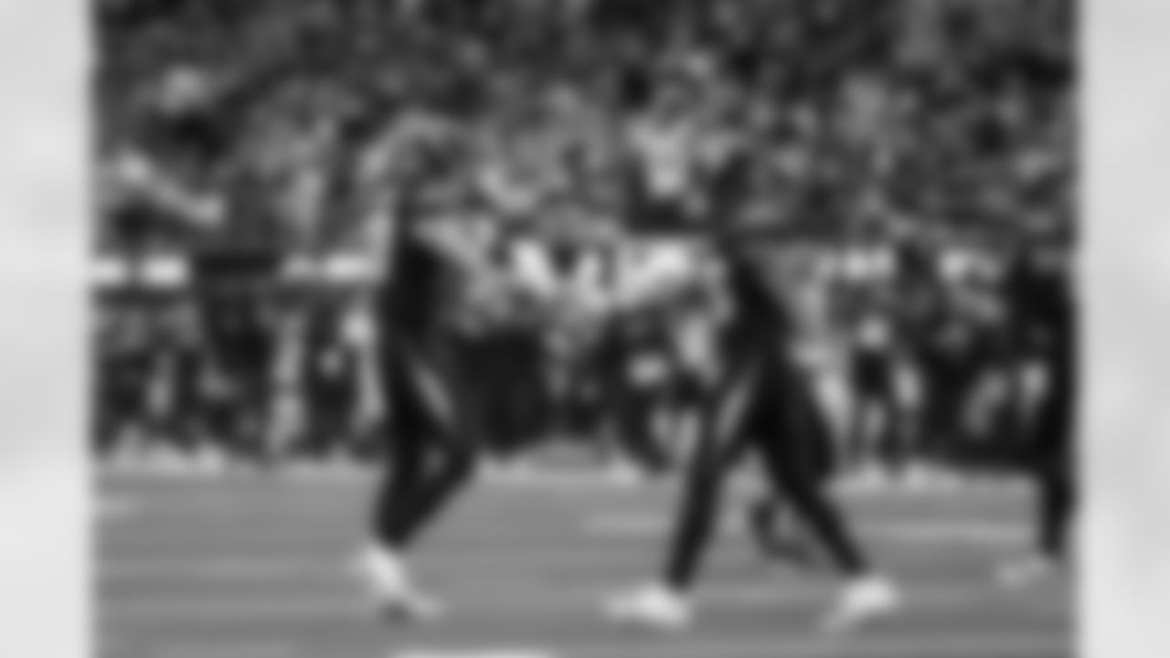 QB Justin Herbert (10) and TE Oronde Gadsden (86)