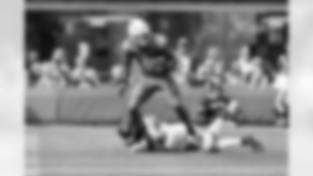 RB Omarion Hampton (8)