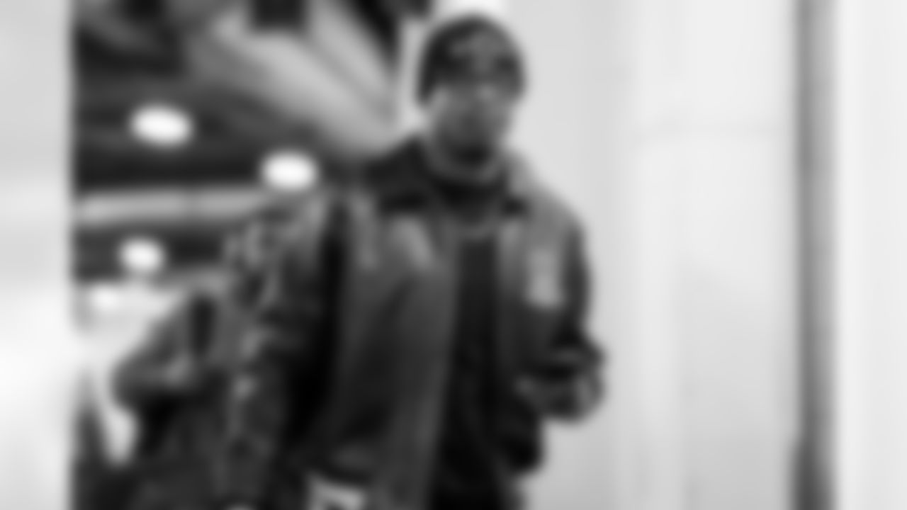 OLB Kyle Kennard (54)