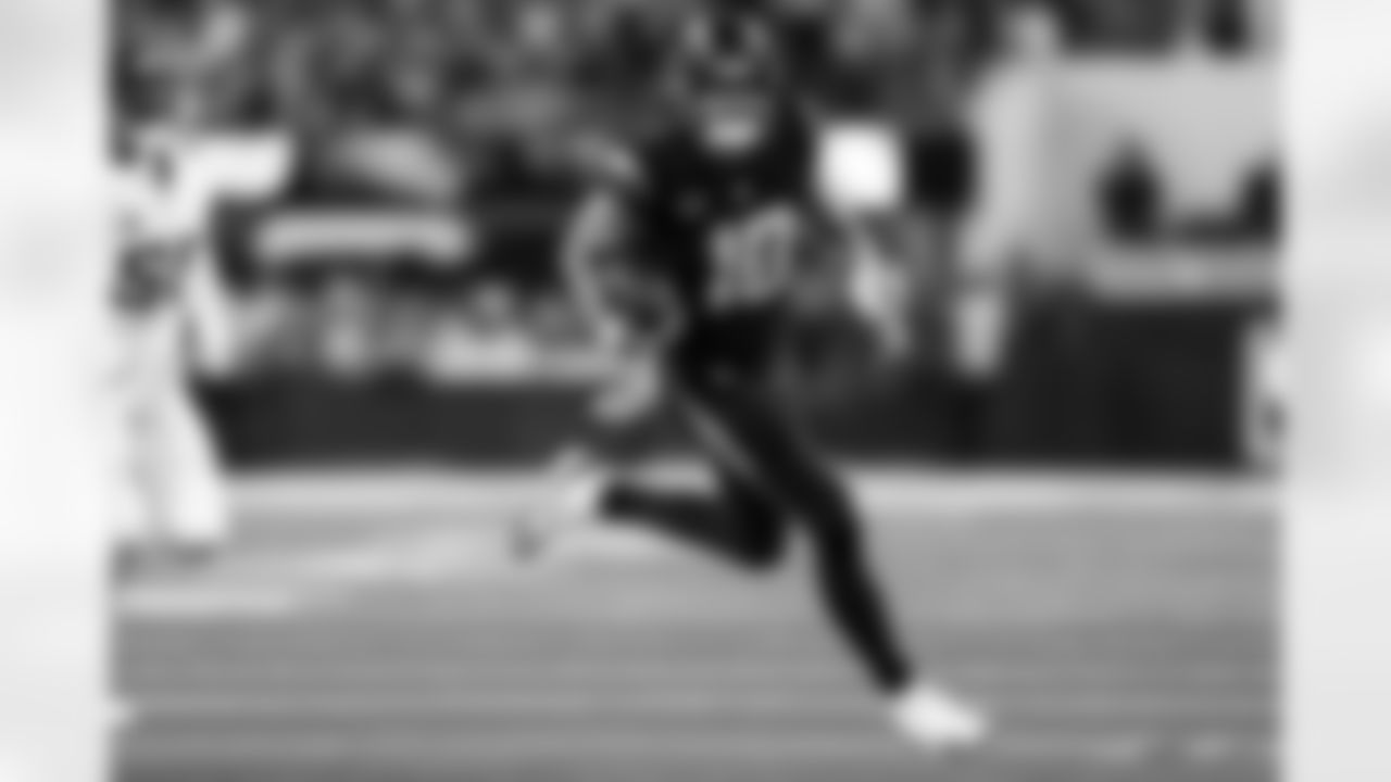 QB Justin Herbert (10)