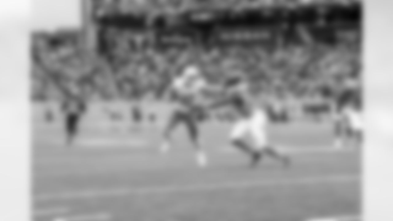 QB Justin Herbert (10)