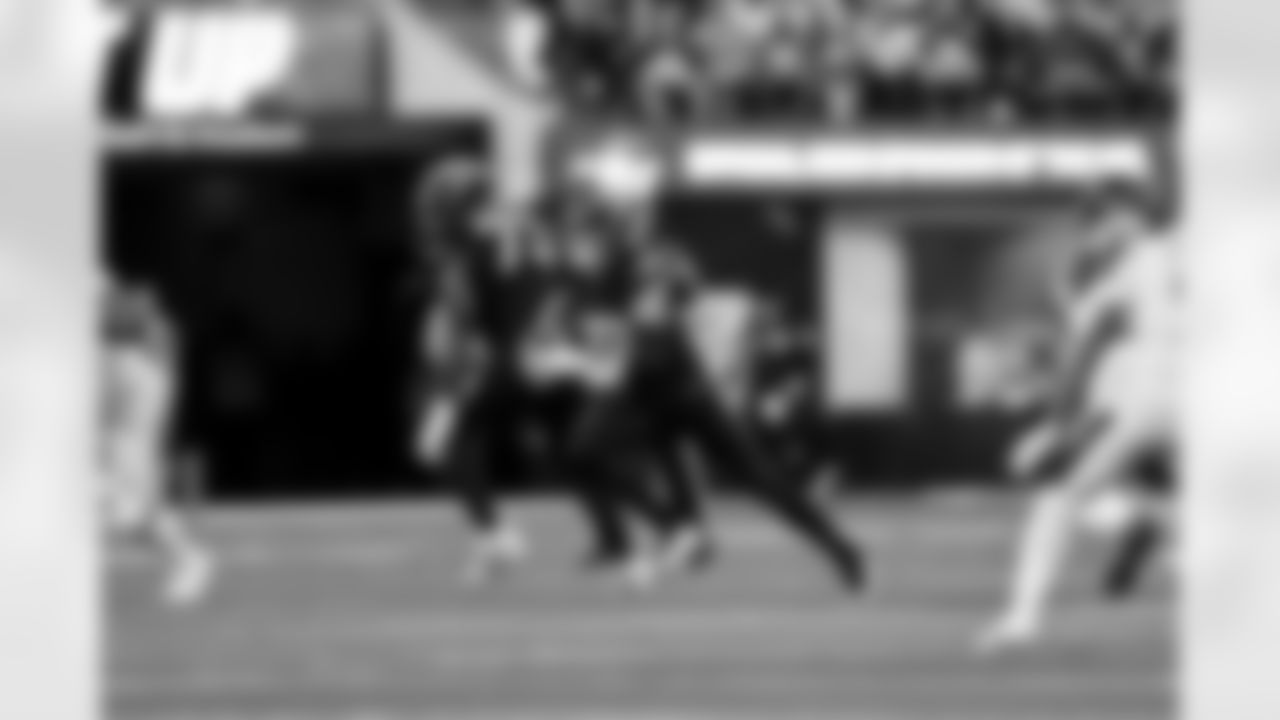 QB Justin Herbert (10)