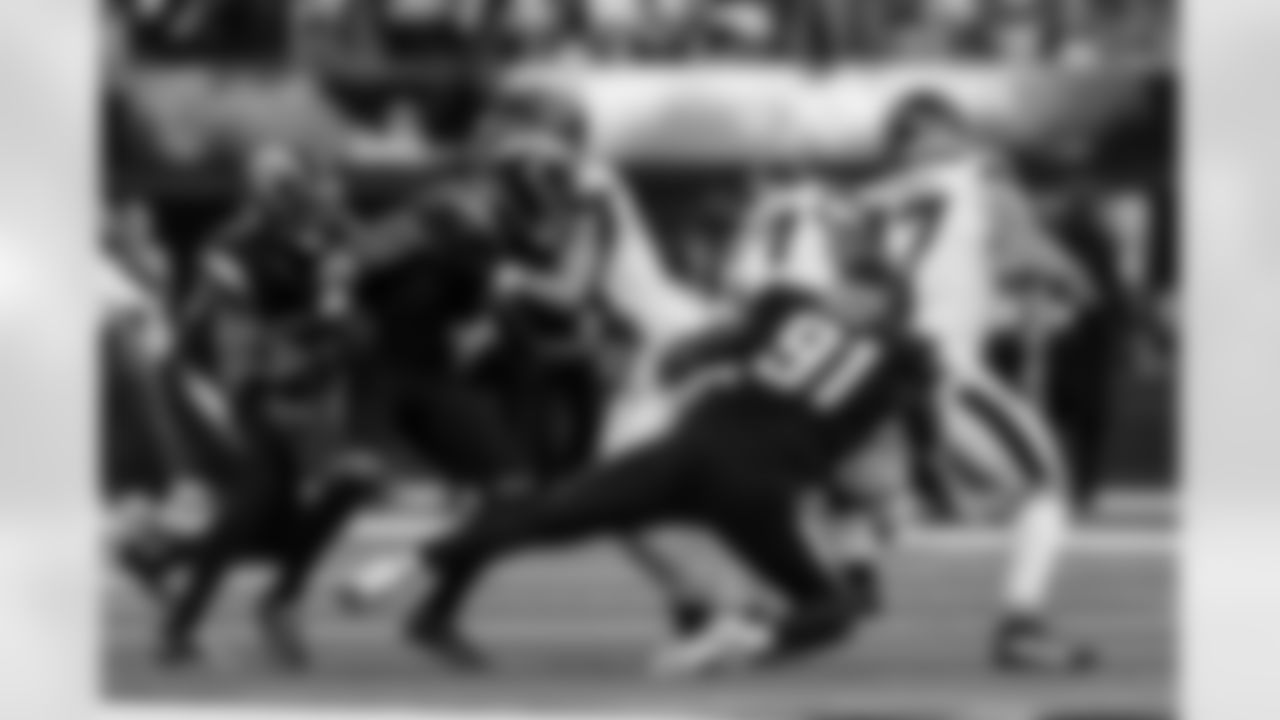 DL Da'Shawn Hand (91)