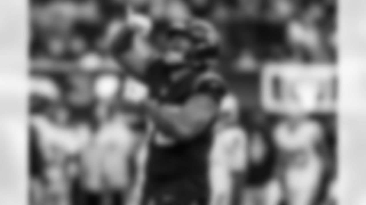 Chargers OLB Tuli Tuipulotu (#45) in action during their Pro Bowl season.