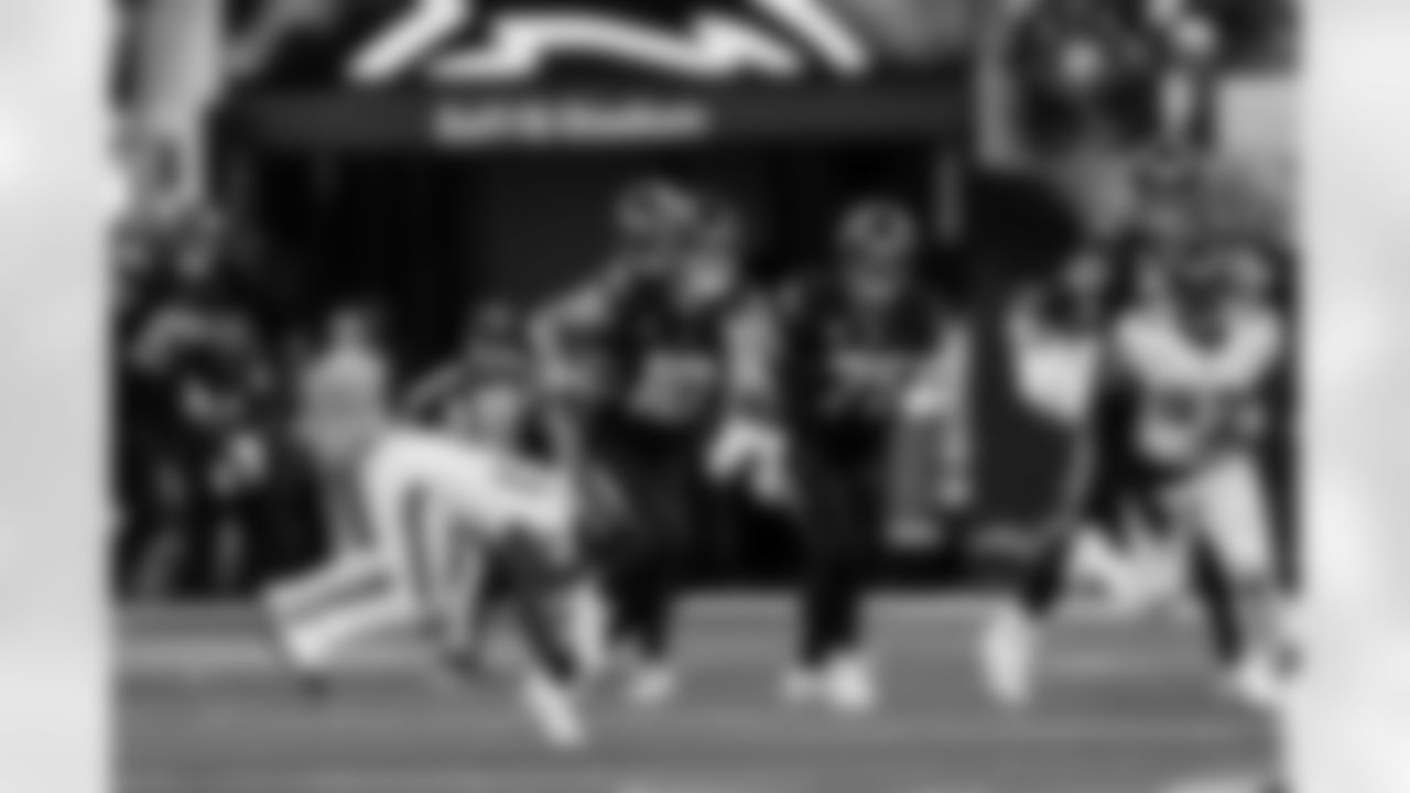 QB Justin Herbert (10)