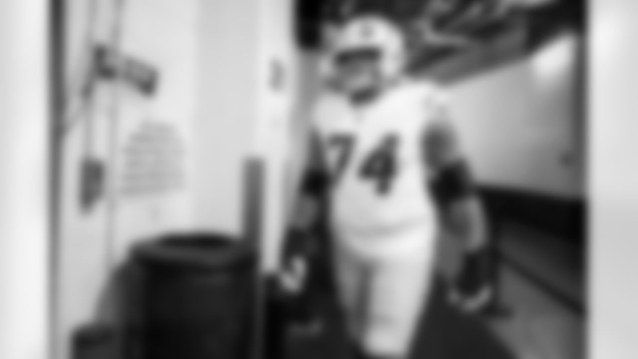 OL Austin Deculus (74)