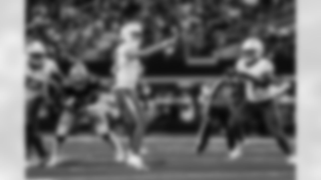 QB Justin Herbert (10)