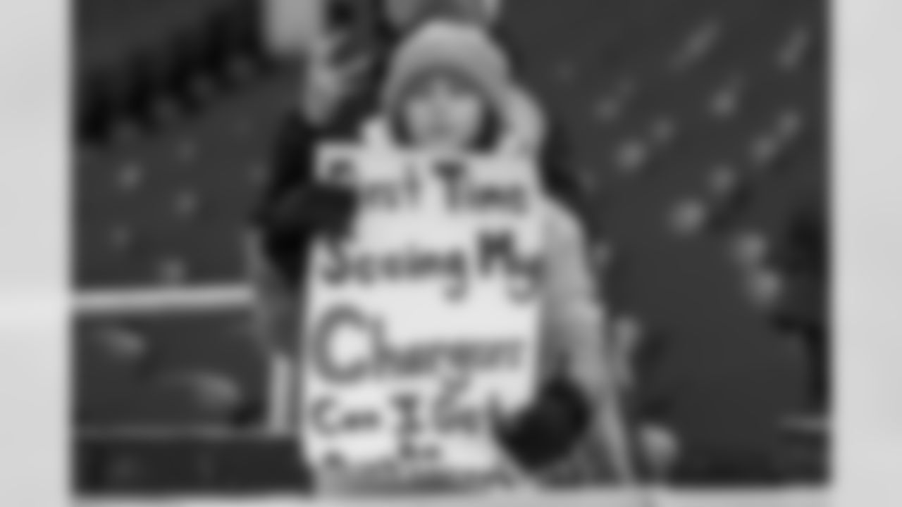 Check out the best shots from the Chargers Week 15 matchup against the Chiefs!